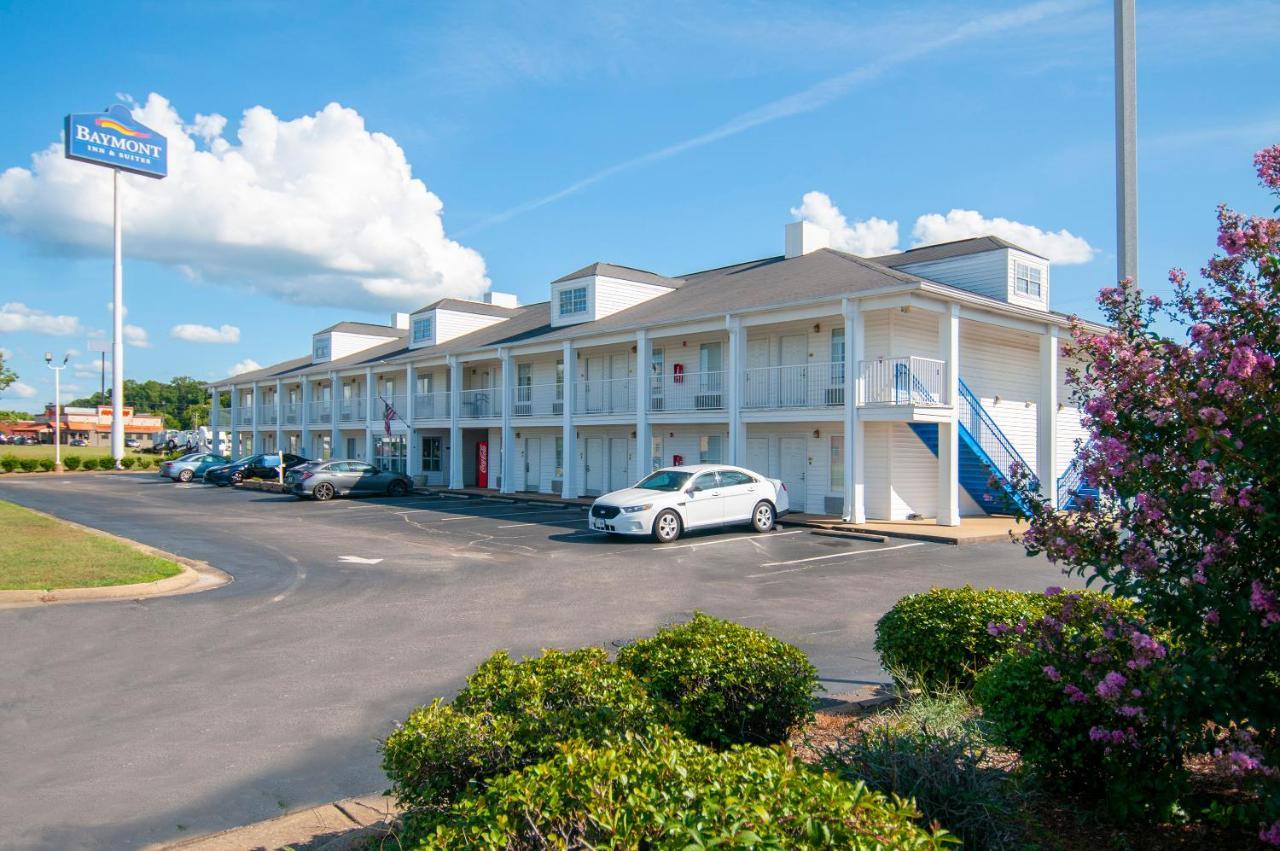 Baymont By Wyndham Tuscaloosa Motel Exterior photo