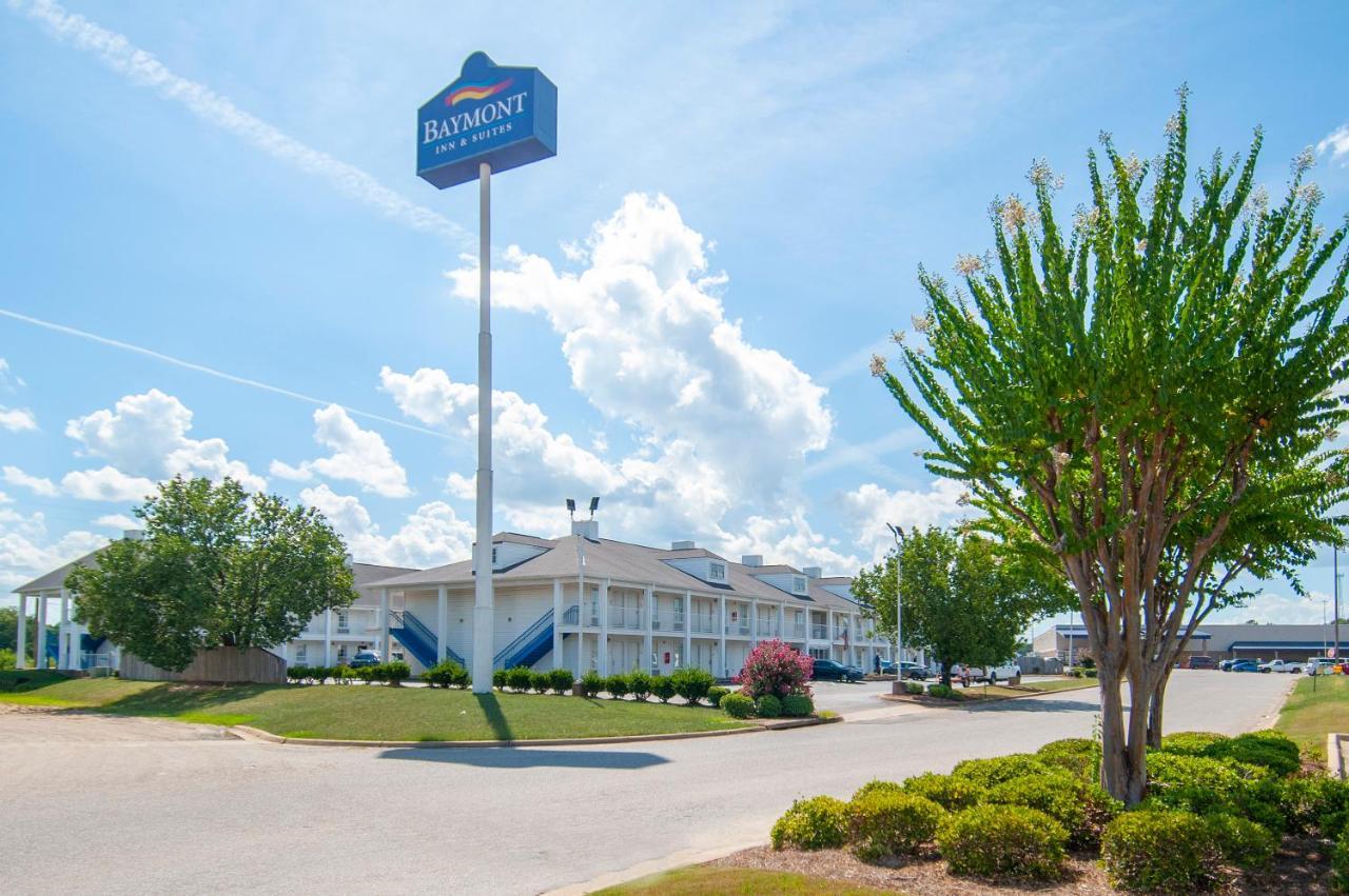 Baymont By Wyndham Tuscaloosa Motel Exterior photo