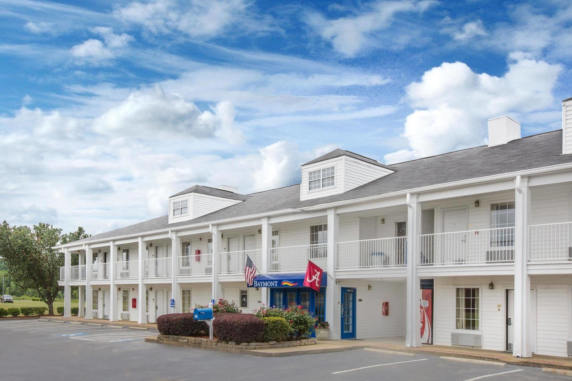 Baymont By Wyndham Tuscaloosa Motel Exterior photo